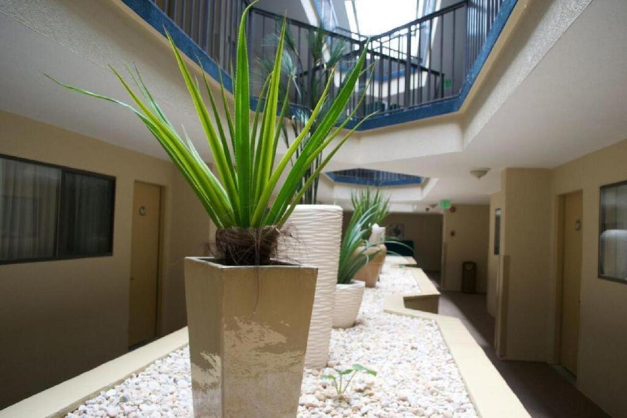 Brighton Suites Hotel リホーボス・ビーチ エクステリア 写真
